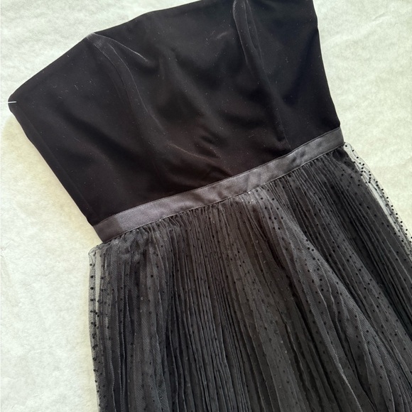 NWOT White House Black Market velvet and tulle strapless pleated dress - Picture 2 of 8